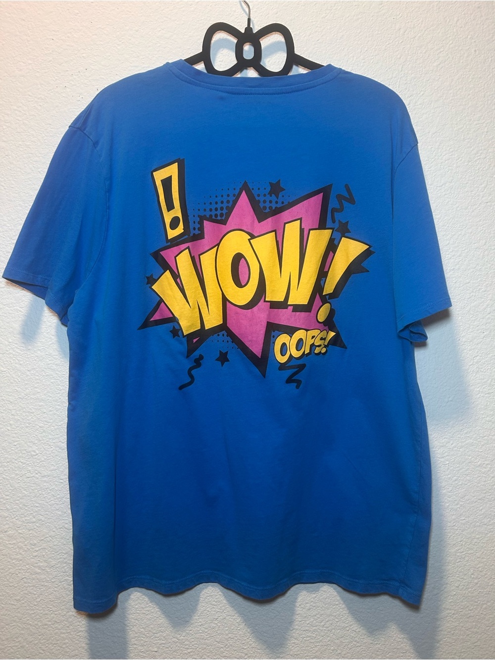 Pop Man Graphic Short Sleeve Tee with Comic 'WOW!' Print